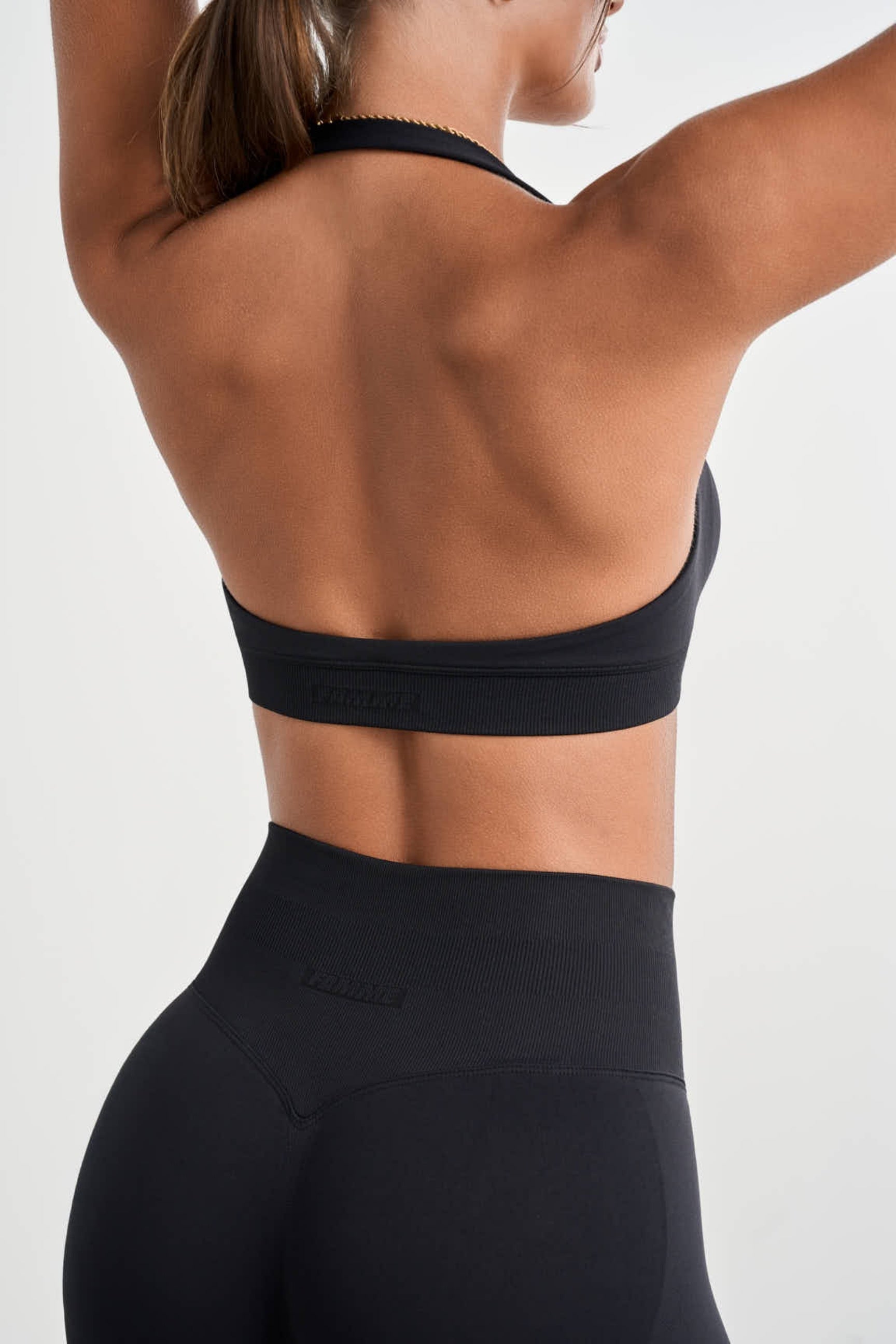 Sculpt Halterneck Sports Bra - for kvinde - FAMME - Sports Bra