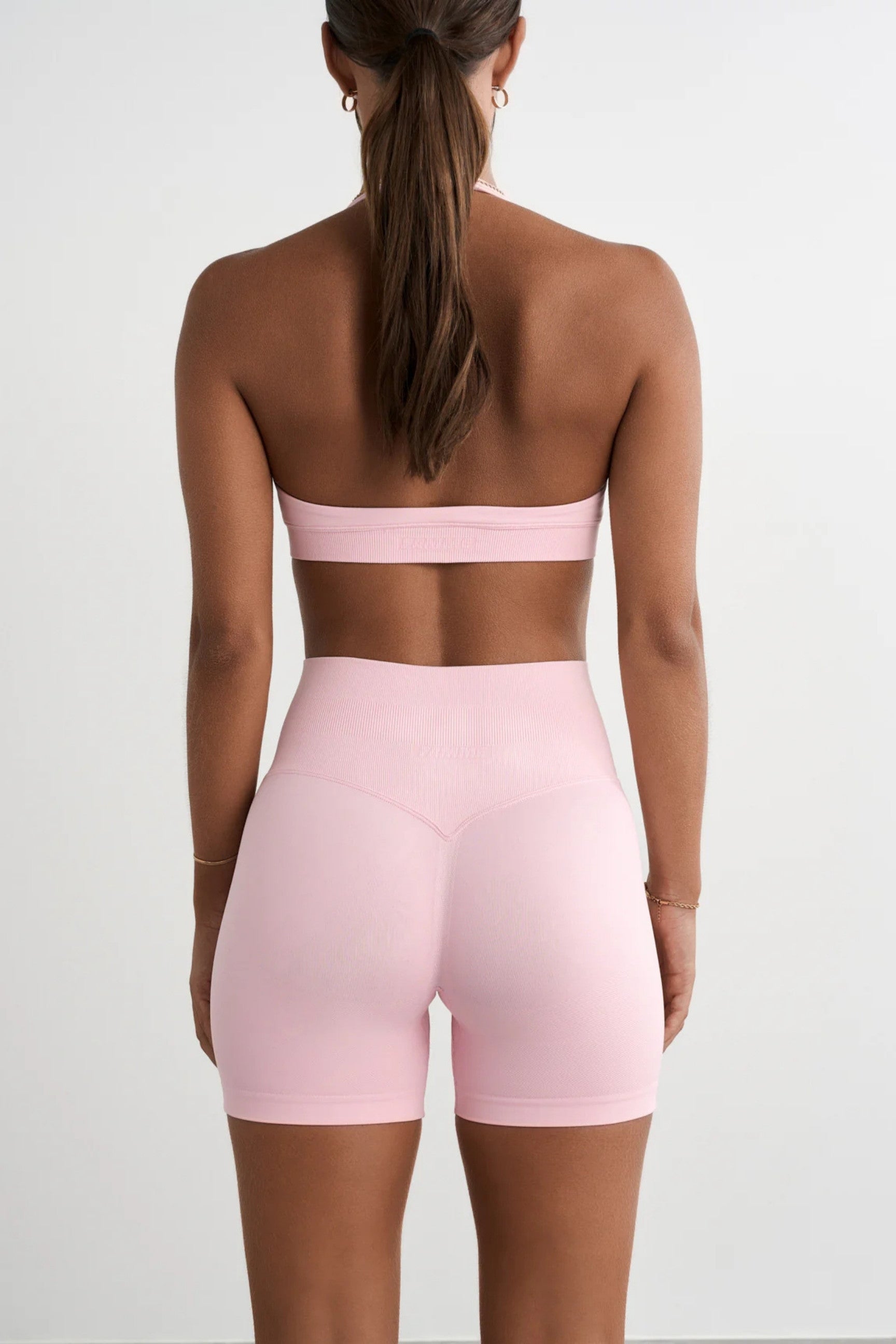 Sculpt Halterneck Sports Bra - for kvinde - FAMME - Sports Bra