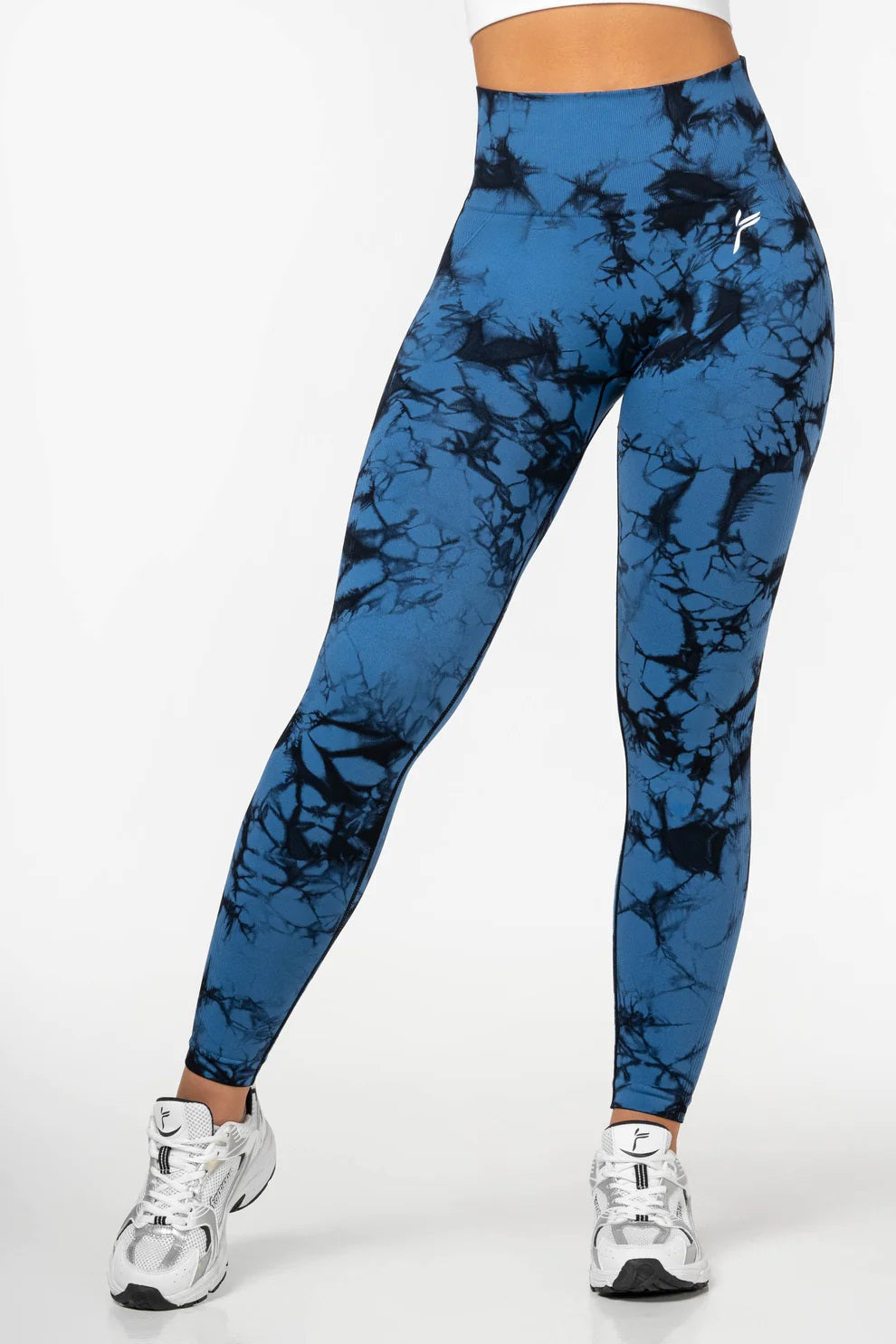 Tie Dye Scrunch Leggings - Blue - for kvinde - FAMME - Tights