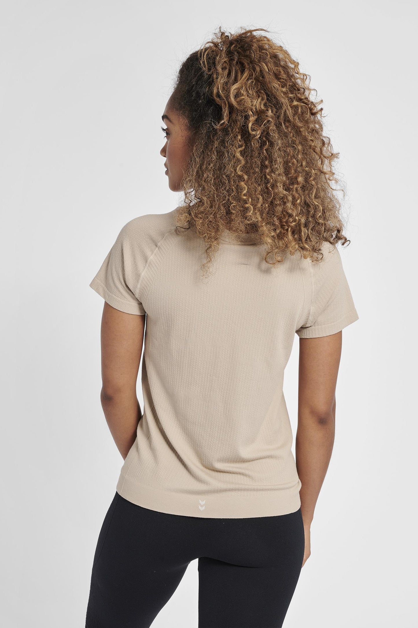 HUMMEL - Hmlmt Flow Seamless T-shirt - Chateau Gray