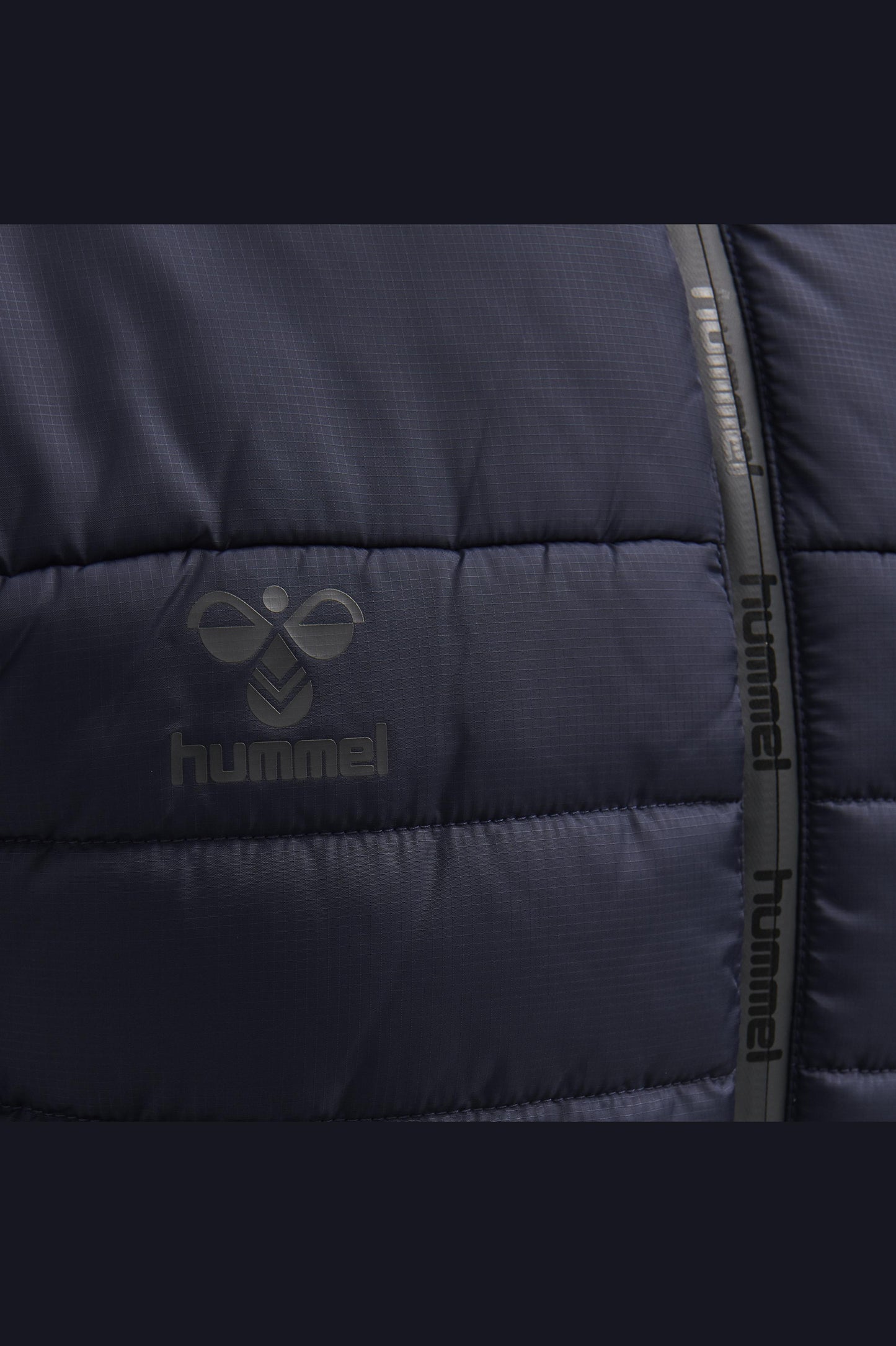 HUMMEL - Hmlnorth Quilted Hood Jacket - Marine