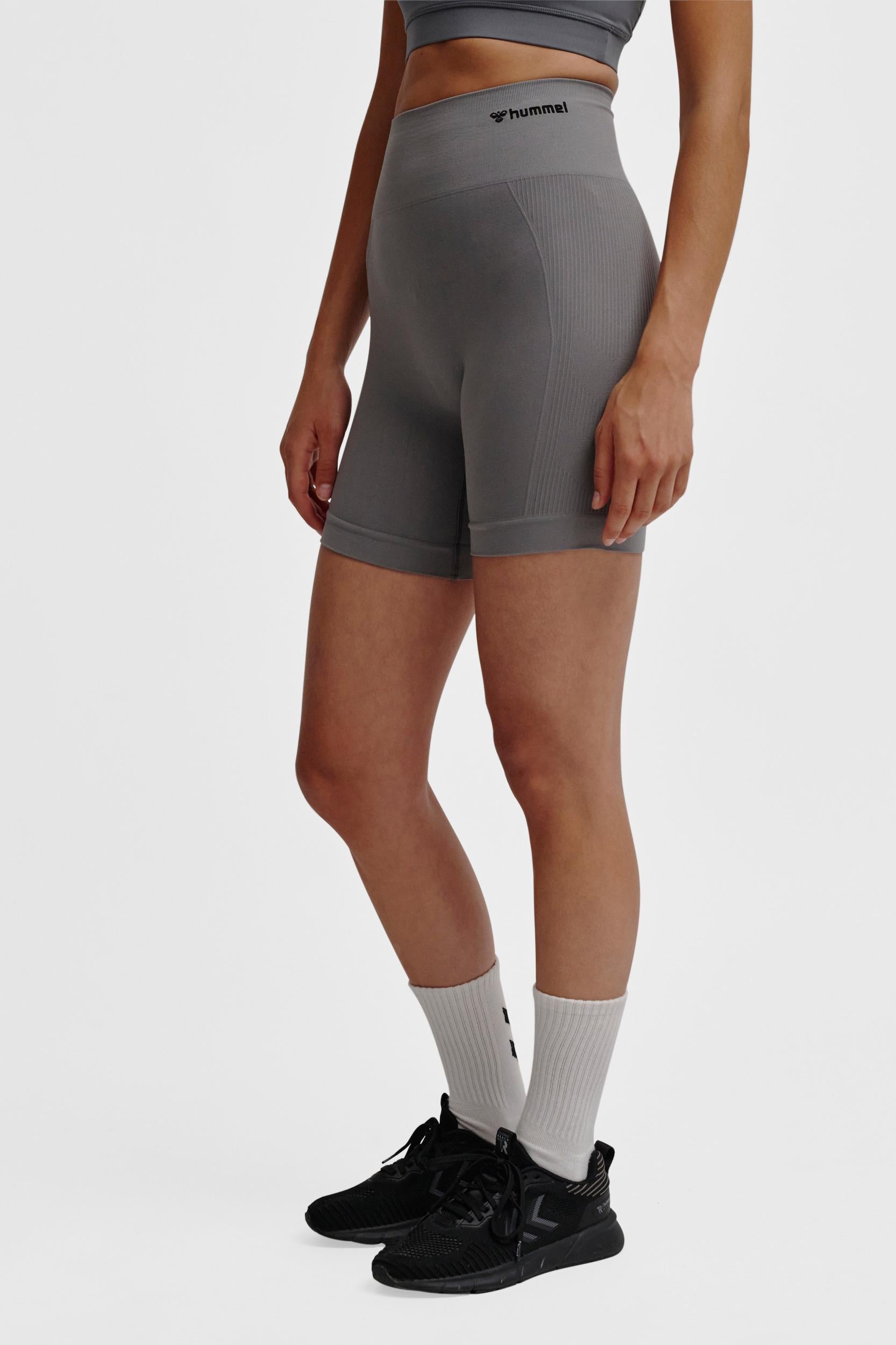 HUMMEL - Hmltif Seamless Shorts - Quiet Shade